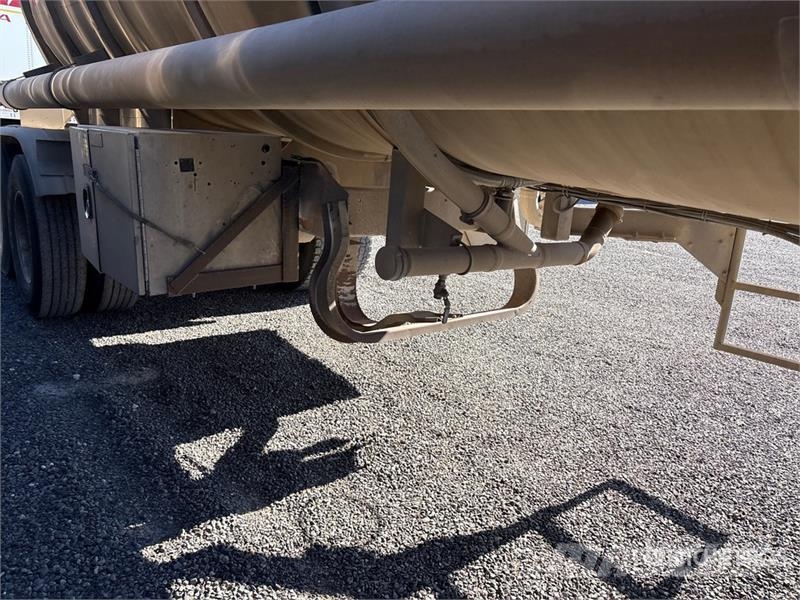 Polar MC407 9240 gal T/A Tanker Trailer Autocisternas