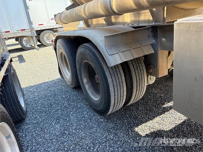 Polar MC407 9240 gal T/A Tanker Trailer Autocisternas