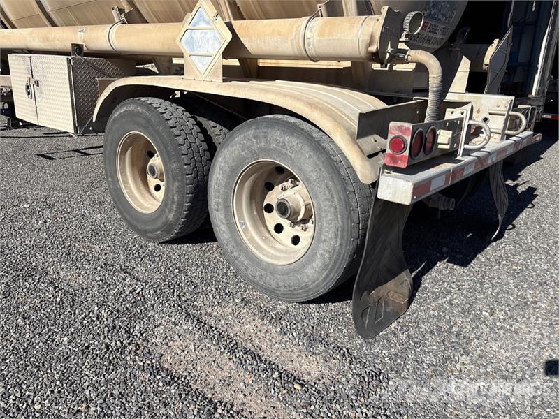 Polar MC407 9240 gal T/A Tanker Trailer Autocisternas