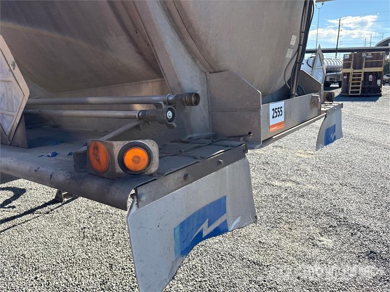 Polar MC407 9240 gal T/A Tanker Trailer Autocisternas