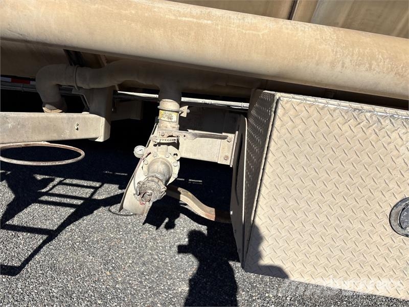 Polar MC407 9240 gal T/A Tanker Trailer Autocisternas