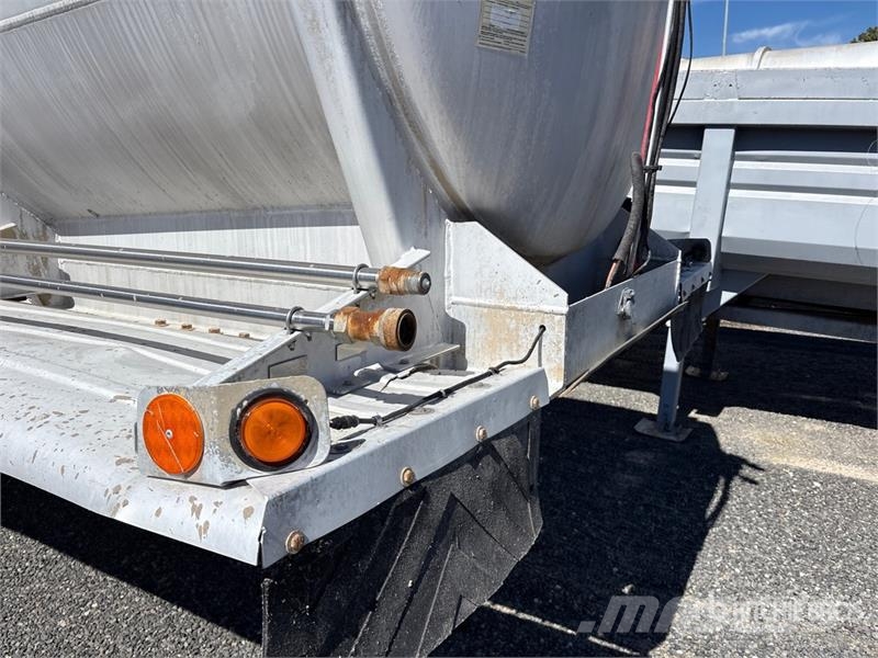 Polar Tank 8400 gal T/A Tanker Trailer 탱커 트레일러