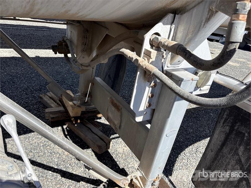 Polar Tank 8400 gal T/A Tanker Trailer 탱커 트레일러