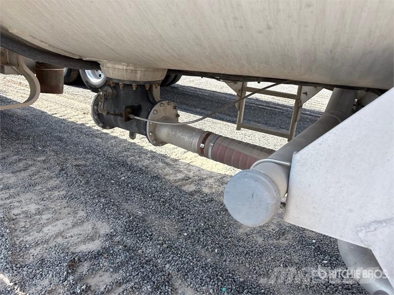 Polar Tank MC407 8400 gal T/A Tanker Trailer Autocisternas