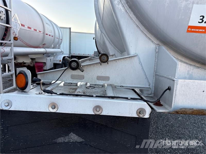 Polar Tank MC407 8400 gal T/A Tanker Trailer 탱커 트레일러