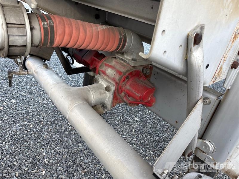 Polar Tank MC407 8400 gal T/A Tanker Trailer 탱커 트레일러