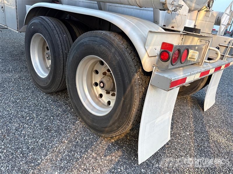Polar Tank MC407 8400 gal T/A Tanker Trailer 탱커 트레일러