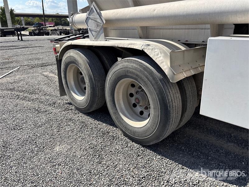 Polar Tank MC407 8400 gal T/A Tanker Trailer Autocisternas