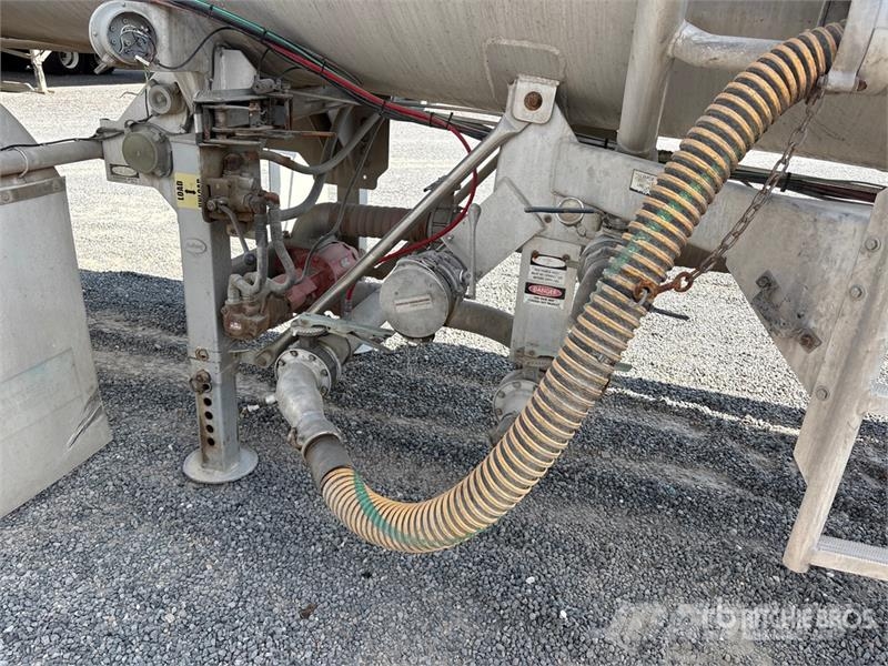 Polar Tank MC407 8400 gal T/A Tanker Trailer Autocisternas