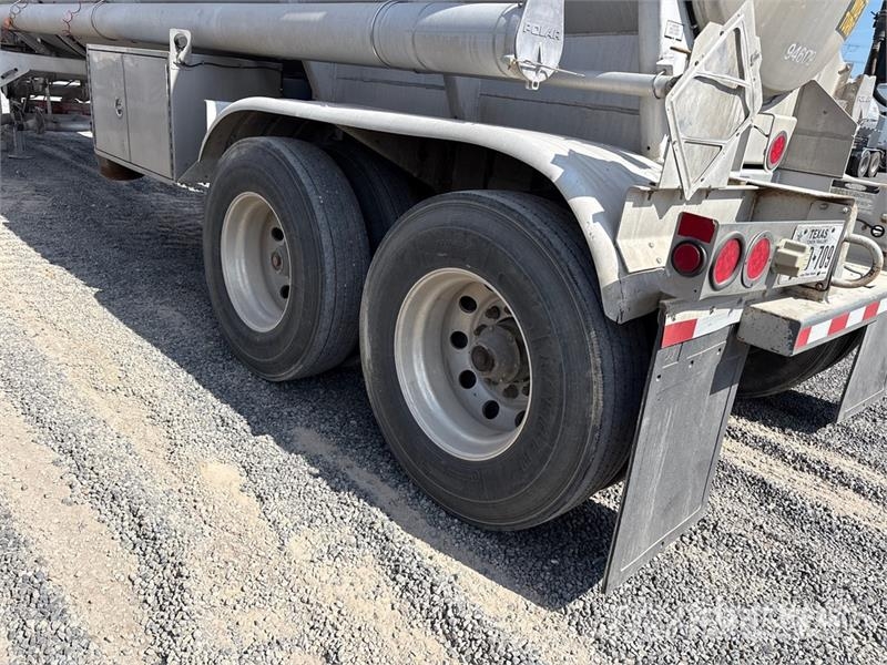 Polar Tank MC407 8400 gal T/A Tanker Trailer Autocisternas
