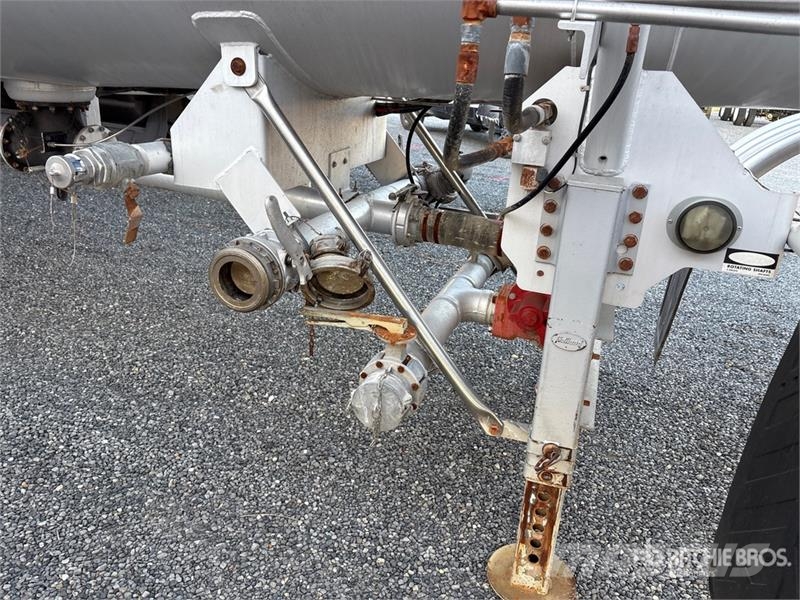 Polar Tank MC407 8400 gal T/A Tanker Trailer 탱커 트레일러