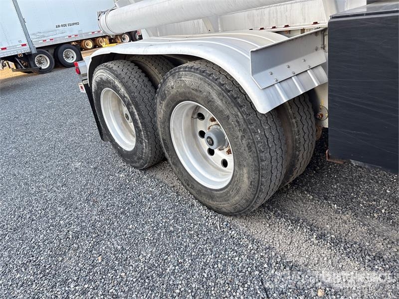 Polar Tank MC407 8400 gal T/A Tanker Trailer 탱커 트레일러