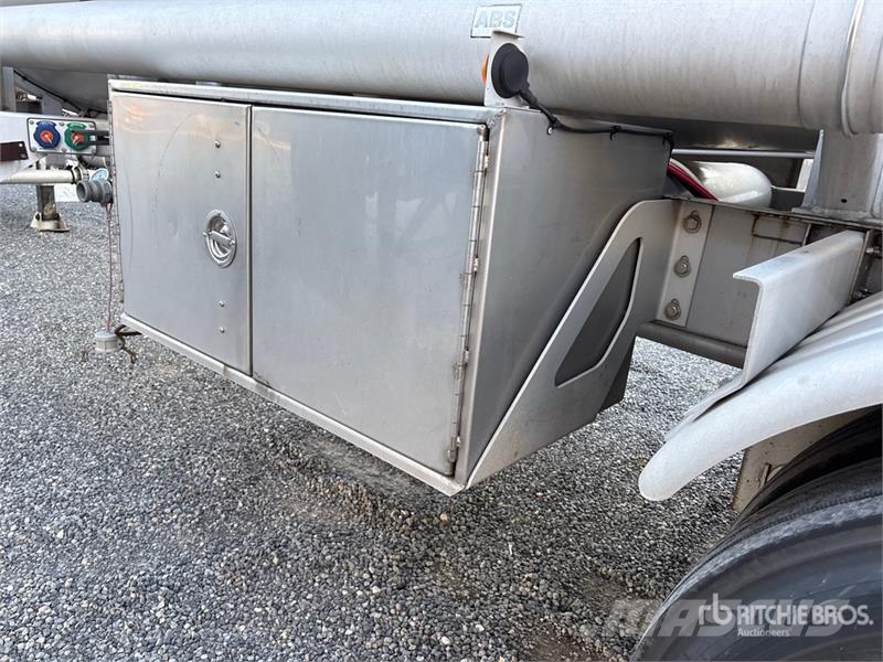 Polar Tank MC407 8400 gal T/A Tanker Trailer 탱커 트레일러