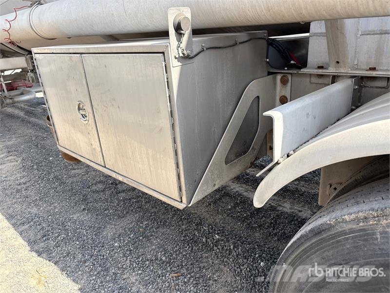 Polar Tank MC407 8400 gal T/A Tanker Trailer Autocisternas