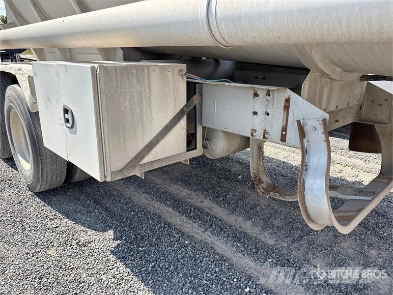 Polar Tank MC407 8400 gal T/A Tanker Trailer Autocisternas