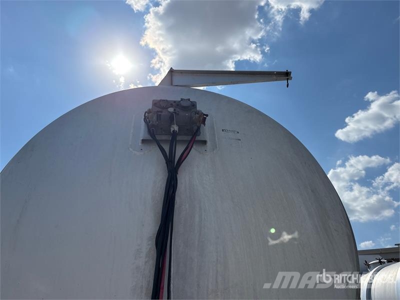 Polar Tank MC407 8400 gal T/A Tanker Trailer Autocisternas