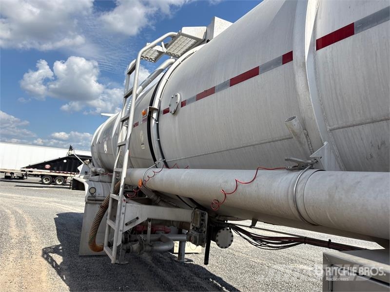 Polar Tank MC407 8400 gal T/A Tanker Trailer Autocisternas