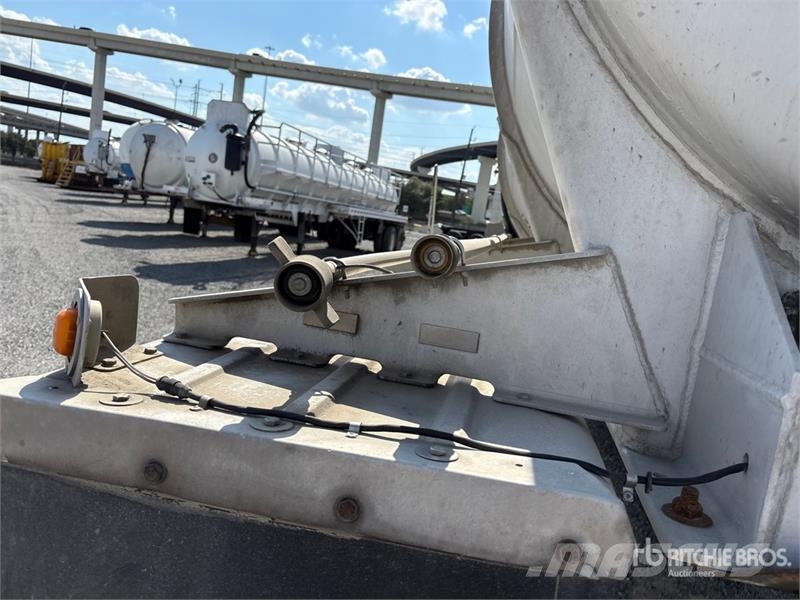 Polar Tank MC407 8400 gal T/A Tanker Trailer Autocisternas