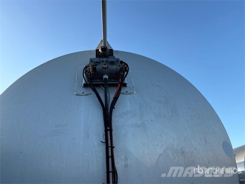 Polar Tank MC407 8400 gal T/A Tanker Trailer 탱커 트레일러