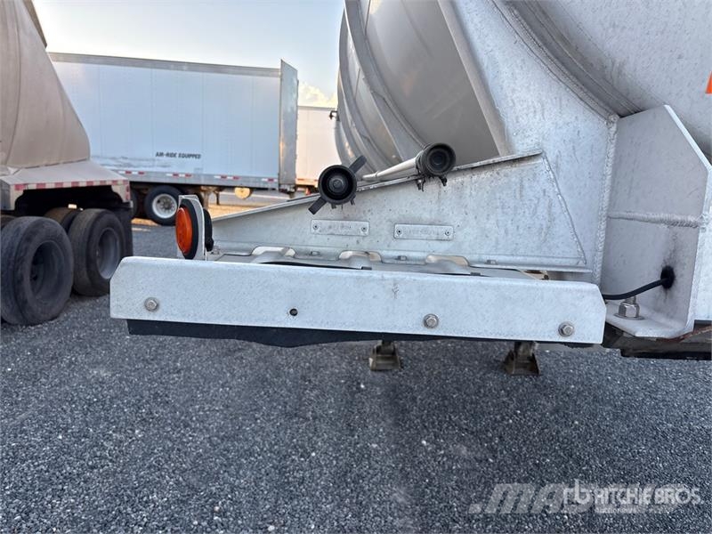 Polar Tank MC407 8400 gal T/A Tanker Trailer 탱커 트레일러