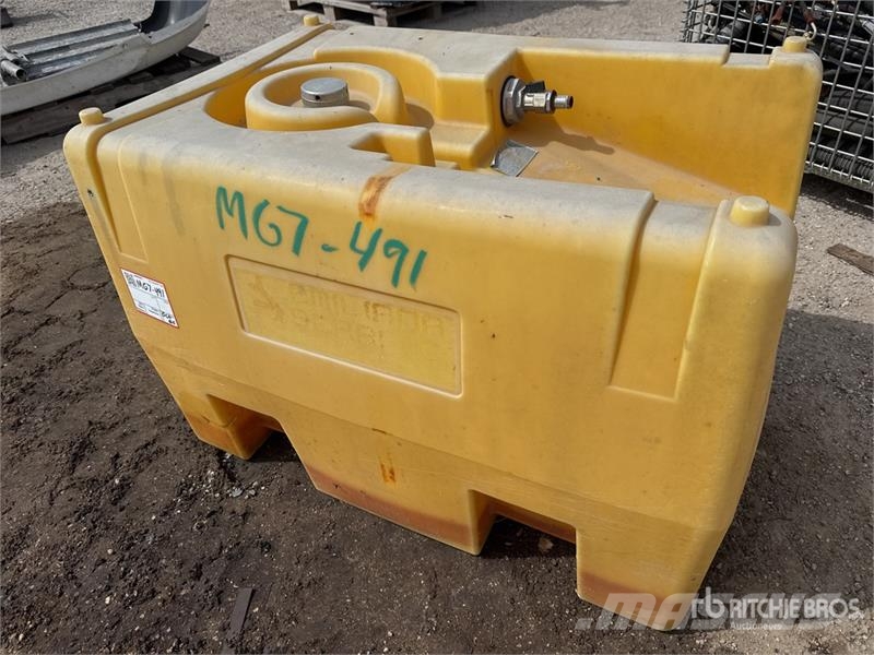 Poly Fuel Tank Паливні та присадочні баки