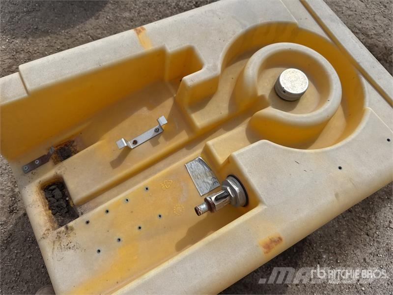 Poly Fuel Tank Паливні та присадочні баки