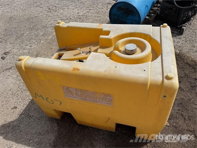 Poly Fuel Tank Паливні та присадочні баки