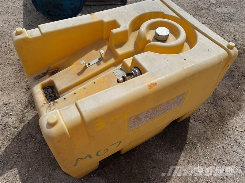 Poly Fuel Tank Паливні та присадочні баки