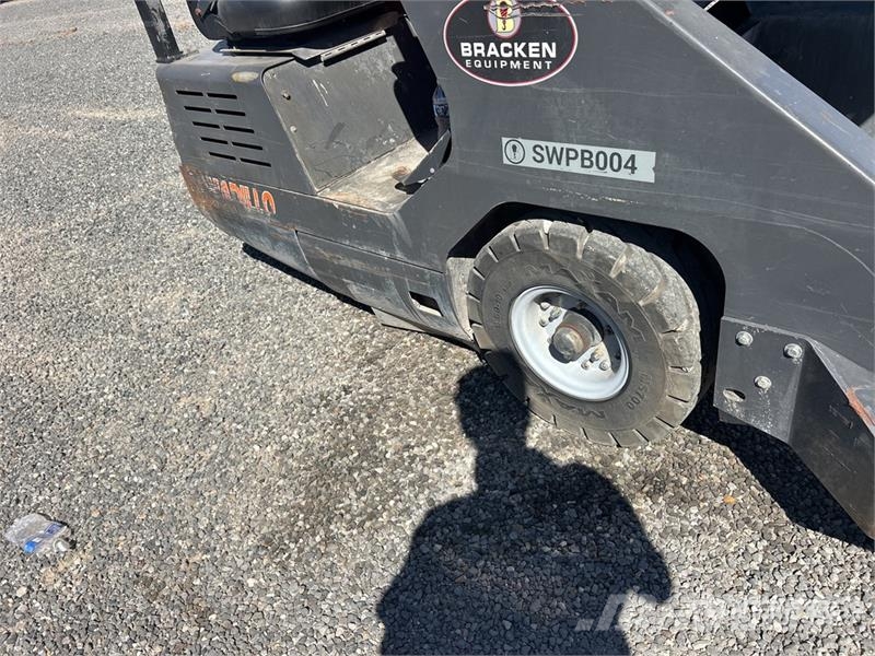 Power Boss Boss SW9XKDSL Ride-On Floor Sweeper Sonstige Erntemaschinen