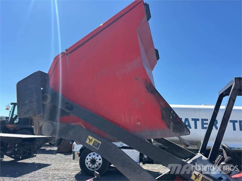 Power Boss Boss SW9XKDSL Ride-On Floor Sweeper Sonstige Erntemaschinen