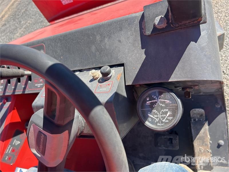 Power Boss Boss SW9XKDSL Ride-On Floor Sweeper Sonstige Erntemaschinen