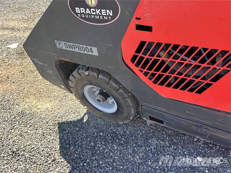Power Boss Boss SW9XKDSL Ride-On Floor Sweeper Sonstige Erntemaschinen