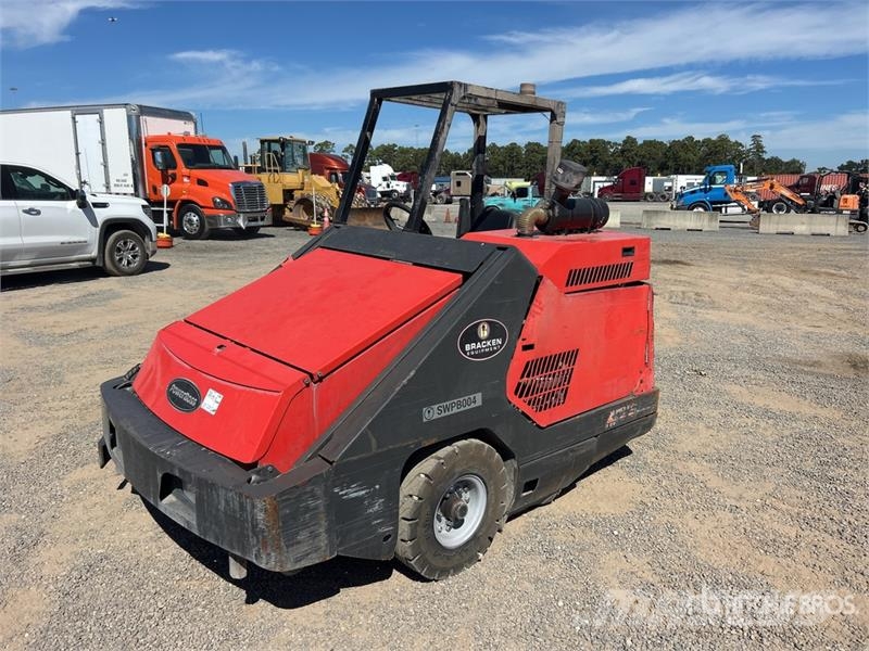 Power Boss Boss SW9XKDSL Ride-On Floor Sweeper Sonstige Erntemaschinen