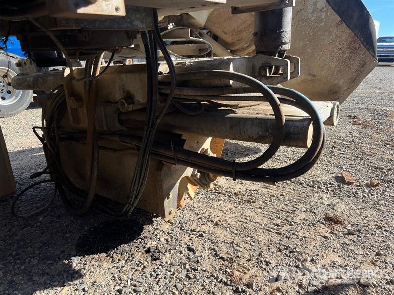 Power Curber 5700-B Curb and Gutter Machine Betona maisītājs