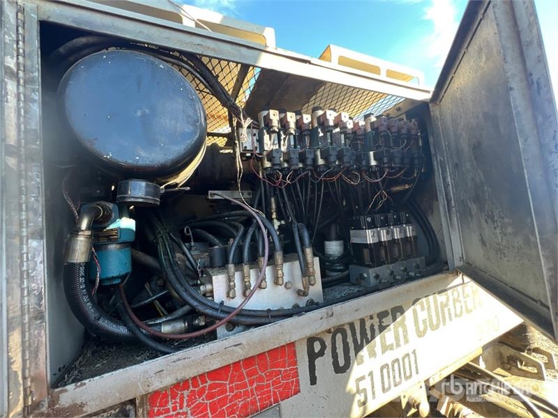 Power Curber 5700-B Curb and Gutter Machine Betona maisītājs
