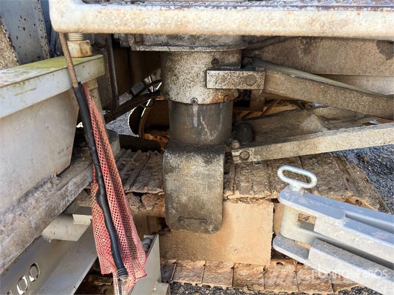 Power Curber 5700-B Curb and Gutter Machine Betona maisītājs