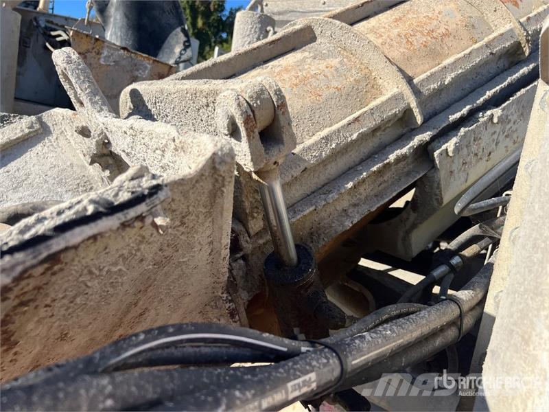 Power Curber 5700-B Curb and Gutter Machine Betona maisītājs