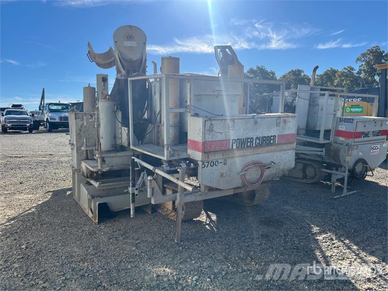 Power Curber 5700-B Curb and Gutter Machine Betona maisītājs