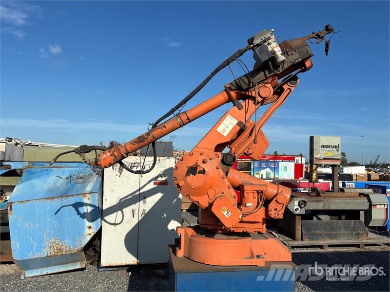 Preston-Eastin RHTSDE-10 Robotic Welding Cell Encl 농기계 - 기타