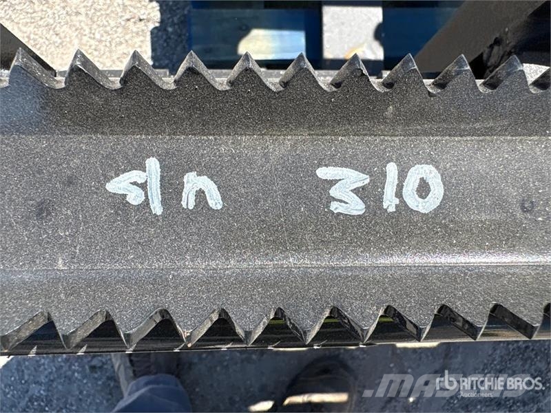  Prime PG 48 in Skid steer 48" forks and grapple Sk معدات البناء - غير ذلك