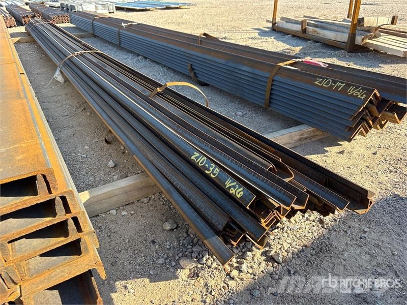 Quantity of (1) 1 1/4 in x 1/8 in x 20 ft Angle Ir المصاعد والرافعات المادية