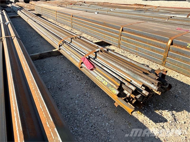  Quantity of (1) 1 1/4 in x 1/8 in x 20 ft Angle Ir المصاعد والرافعات المادية