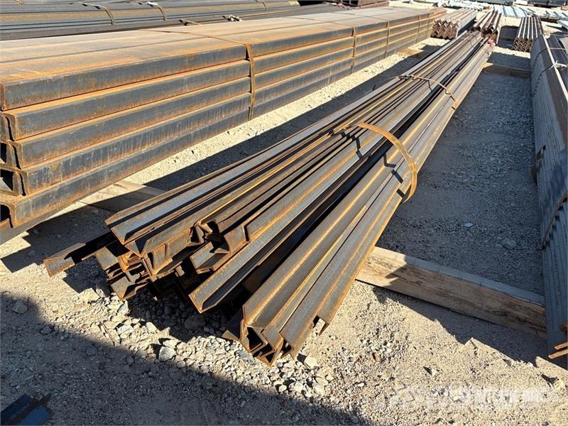  Quantity of (1) 1 1/4 in x 1/8 in x 20 ft Angle Ir المصاعد والرافعات المادية