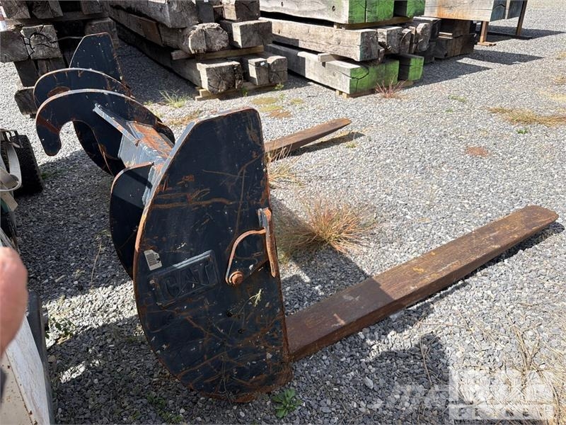Quantity of (1) 72 in 950 6 ft Fork Attachment - F Fourche