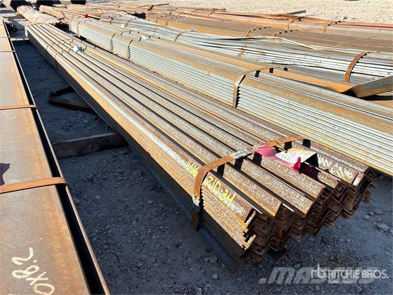  Quantity of (1) Bundle of 1 1/2 in x 1 1/2 in x 20 المصاعد والرافعات المادية