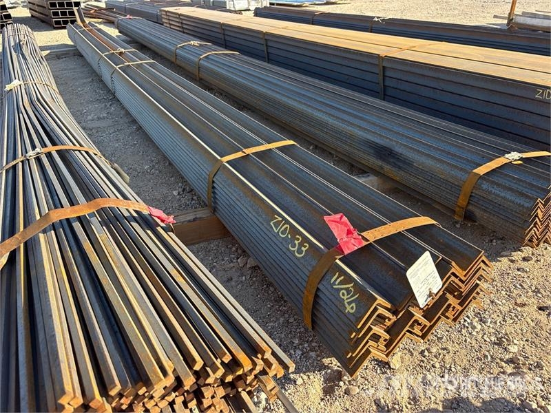 Quantity of (1) Bundle of 2 1/2 in x 2 1/2 in x 20 Talhas, guinchos e elevadores de materiais