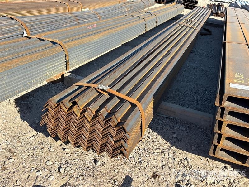  Quantity of (1) Bundle of 1 1/2 in x 1 1/2 in x 20 المصاعد والرافعات المادية