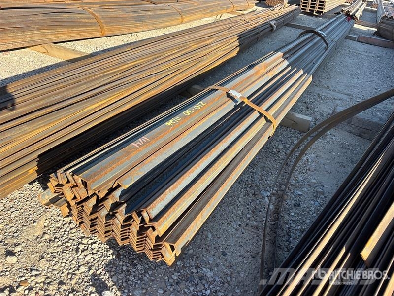  Quantity of (1) Bundle of 1 1/4 in x 1 1/4 in x 1/ Talhas, guinchos e elevadores de materiais