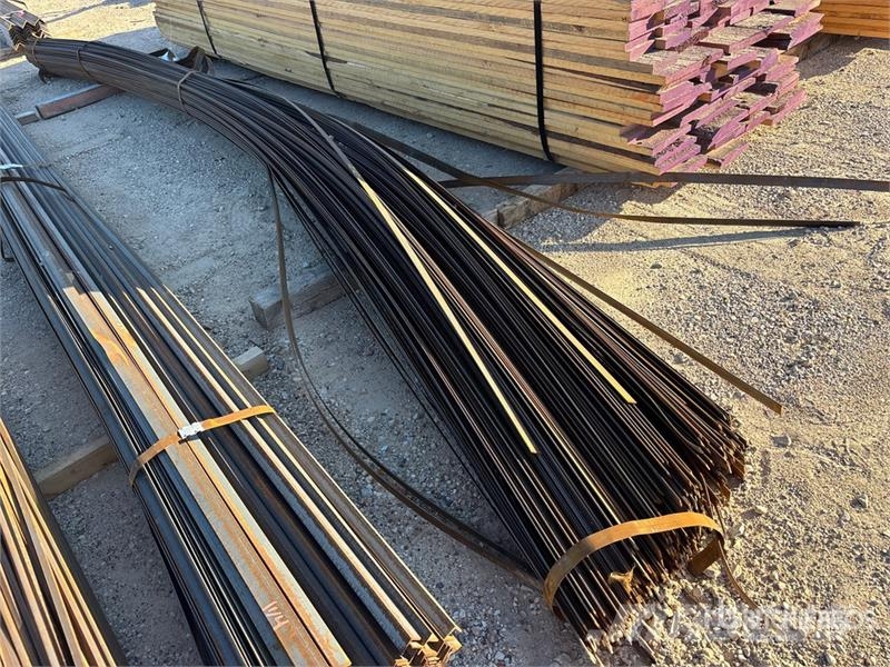  Quantity of (1) Bundle of 1 1/2 in x 1/8 in x 20 f Talhas, guinchos e elevadores de materiais
