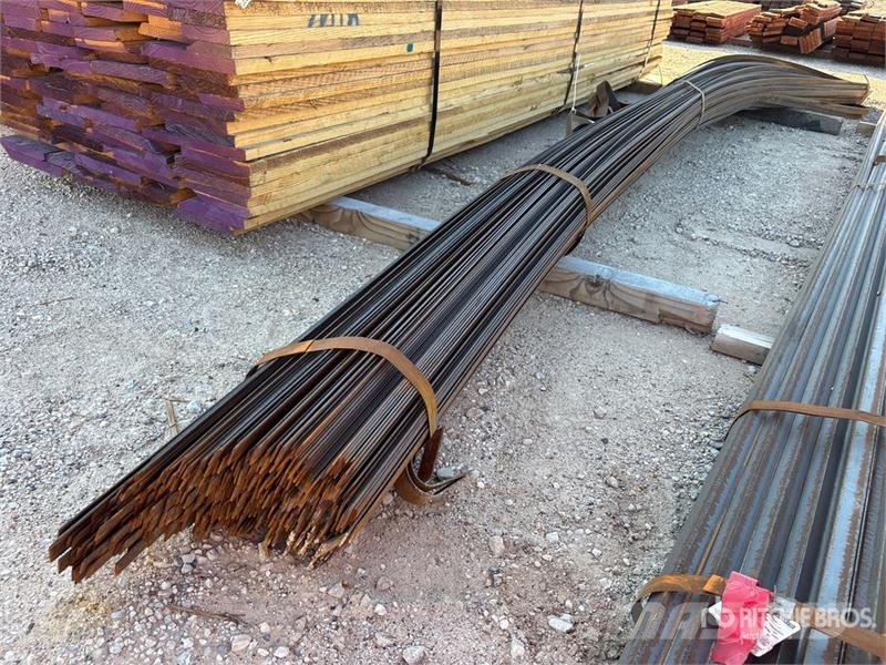  Quantity of (1) Bundle of 1 1/2 in x 1/8 in x 20 f Talhas, guinchos e elevadores de materiais